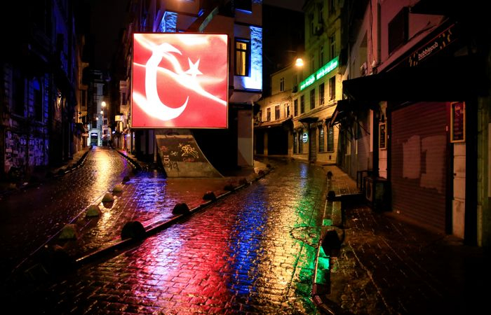 Комендантский час по выходным вводят в большинстве провинций Турции