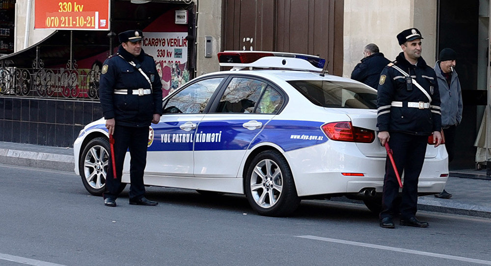 Дорожная полиция: "Не оставляйте автомобили под деревьями и рекламными щитами"
