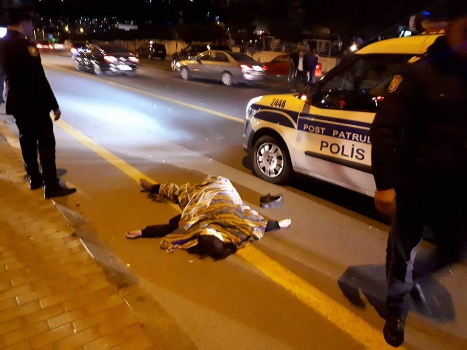 В Баку женщину с годовалым ребенком сбила машина, младенец погиб на месте