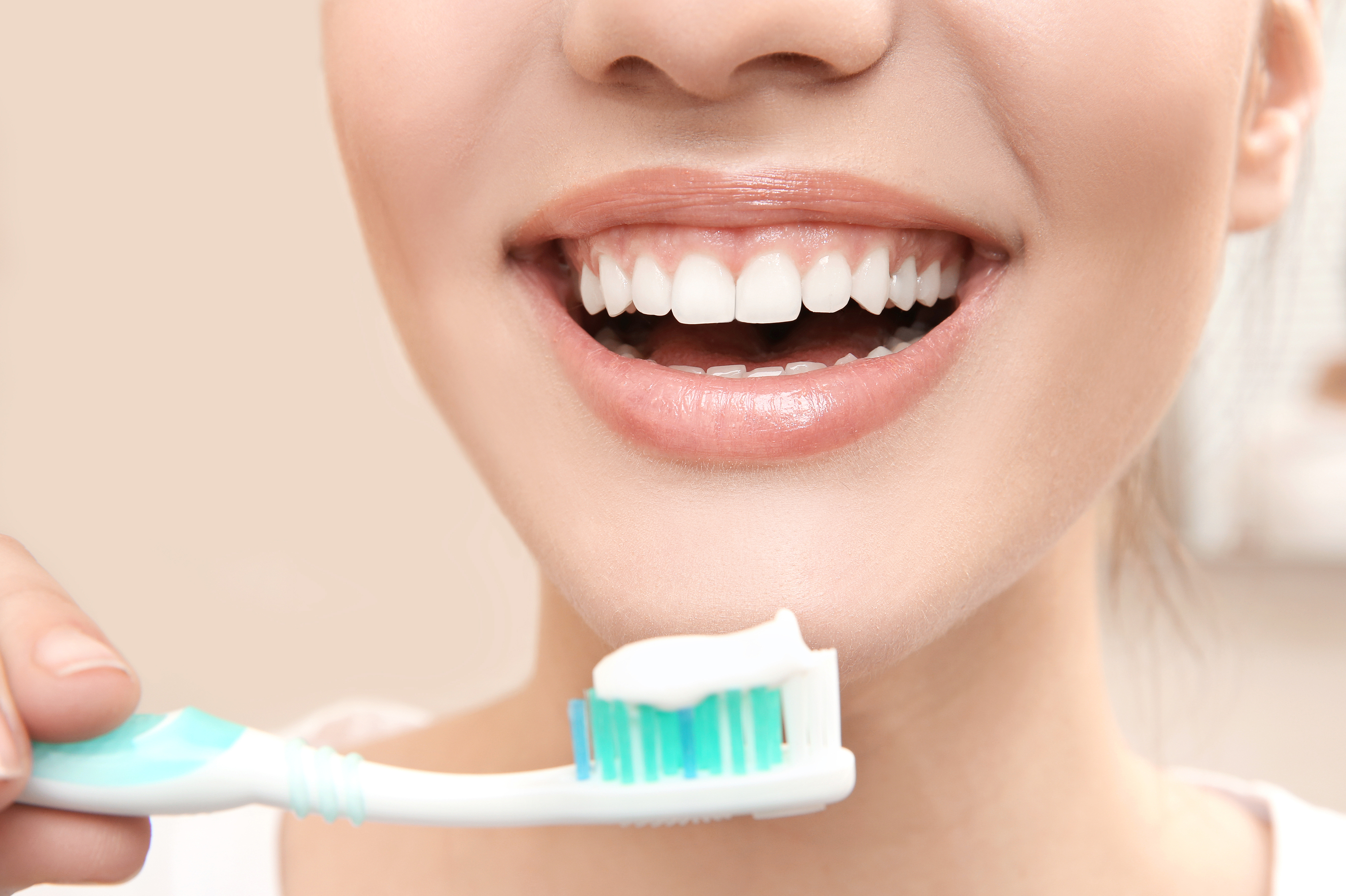 Стоматолог назвал лучшие способы чистки зубов