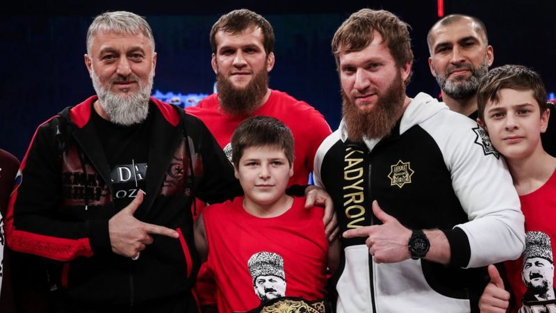 В сети высмеяли сына Кадырова после "победы" в боксерском поединке - ВИДЕО