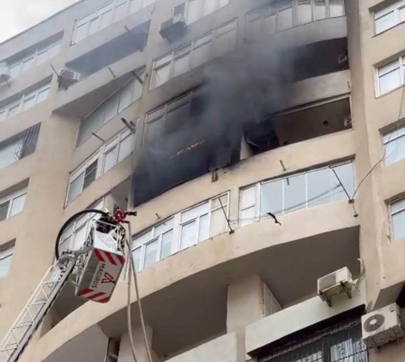 Потушен пожар в многоквартирном здании в Баку - ВИДЕО - ОБНОВЛЕНО