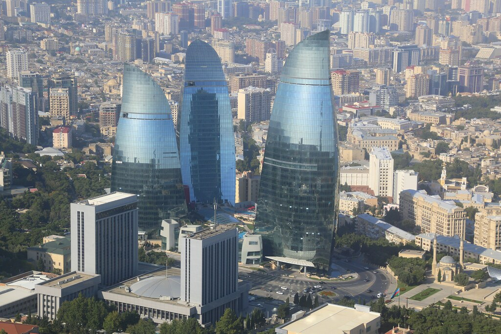 МЧС: Жителям Баку рекомендуется не выходить на улицу завтра