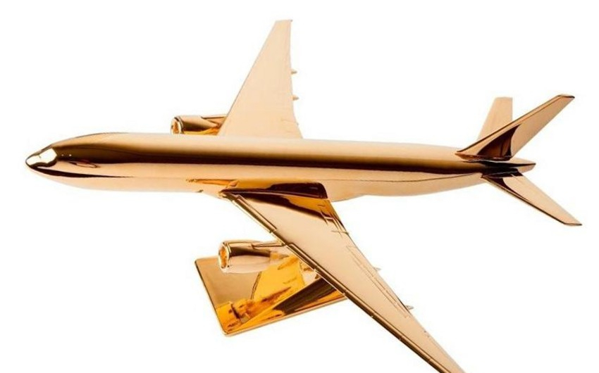 Азербайджанская компания покупает золотой самолет