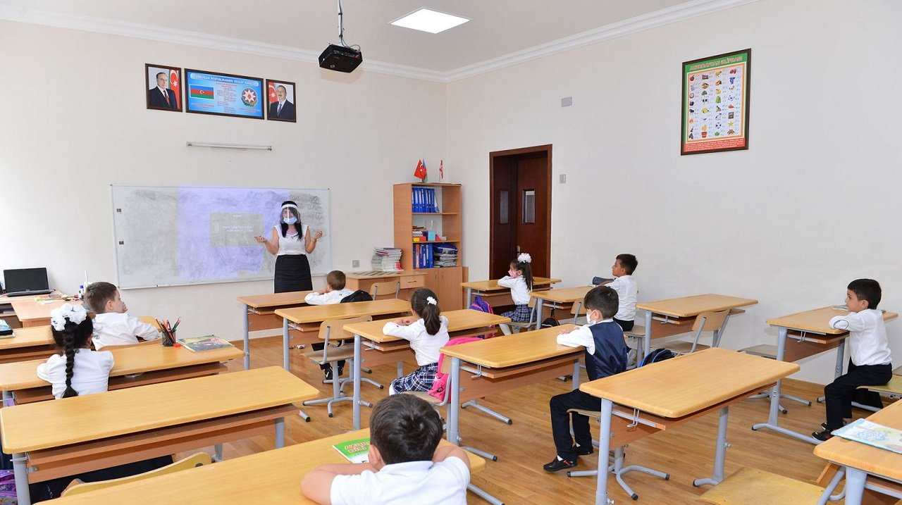 Открываются школы в Баку, Сумгайыте, Гяндже, Шеки и Абшероне