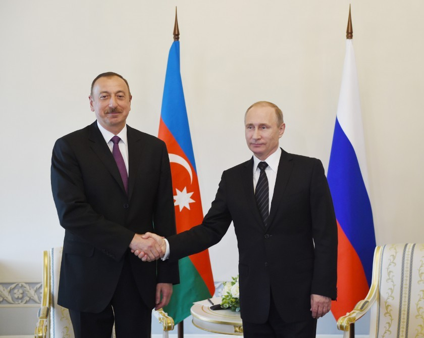 Ильхам Алиев поздравил Владимира Путина по случаю 76-й годовщины Победы