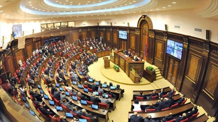 Парламент Армении во второй раз не избрал премьер-министра и был распущен силой закона