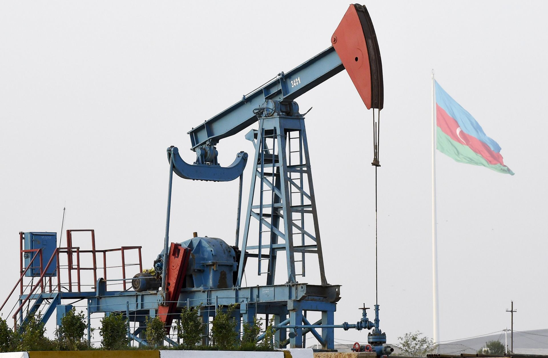 Цена на азербайджанскую нефть продолжает падать