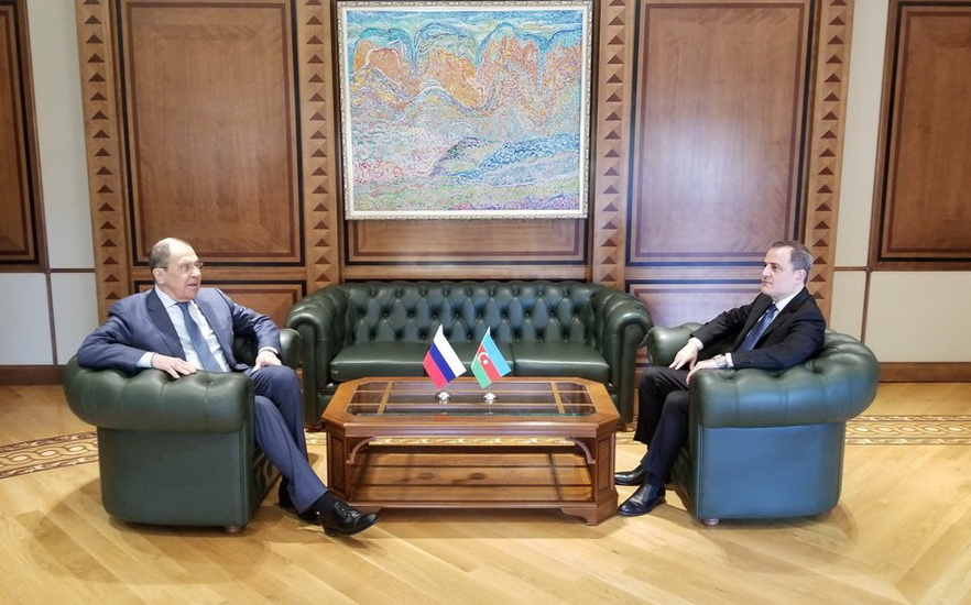 В Баку началась встреча глав МИД Азербайджана и России