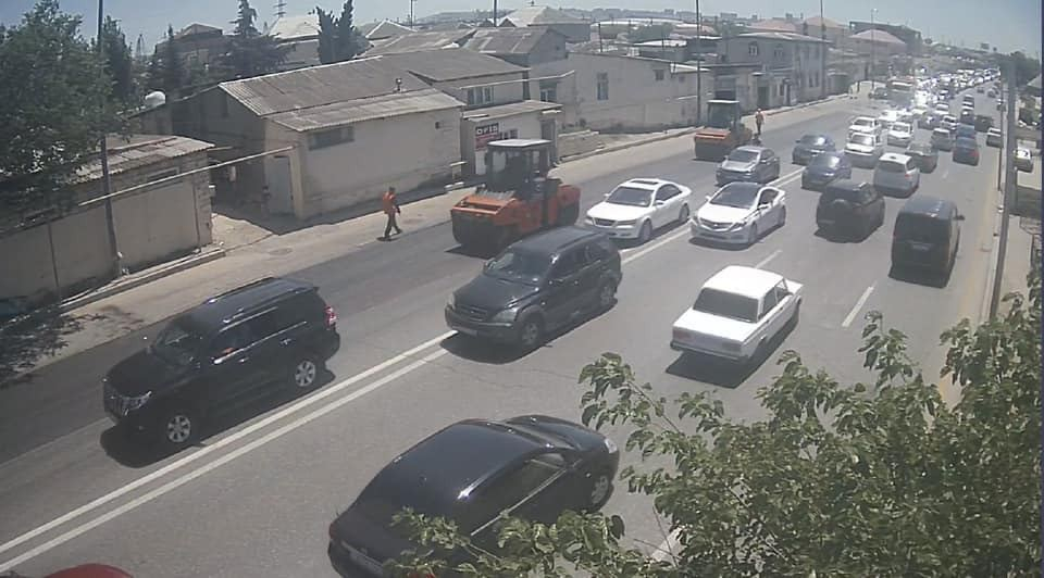 Частично ограничено движение на одном из бакинских шоссе