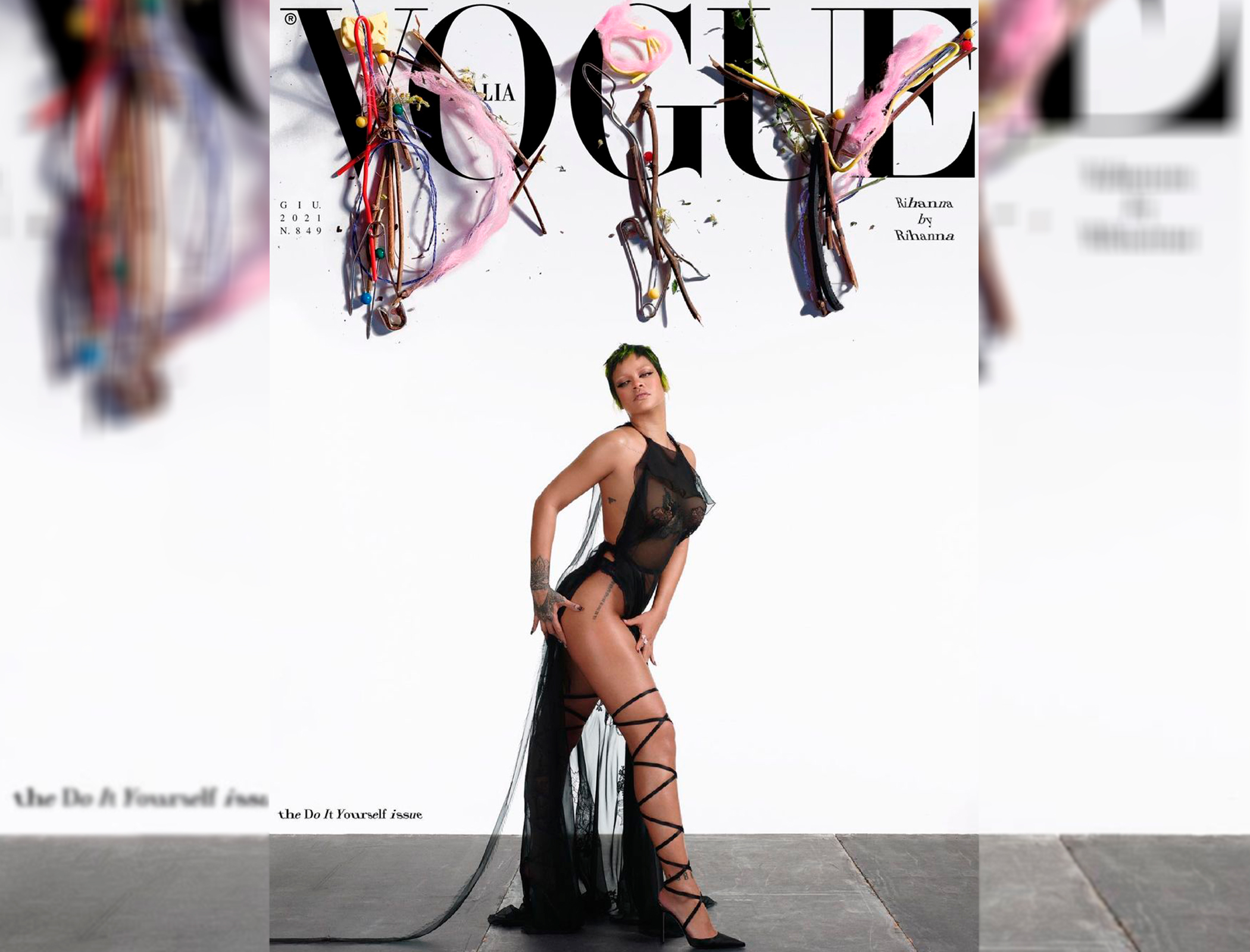 Рианна попала на обложку Vogue в полупрозрачном платье - ФОТО