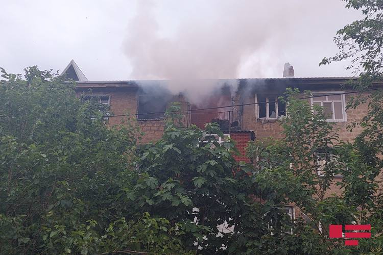 В Гяндже в жилом доме произошел пожар, есть пострадавшие - ФОТО
