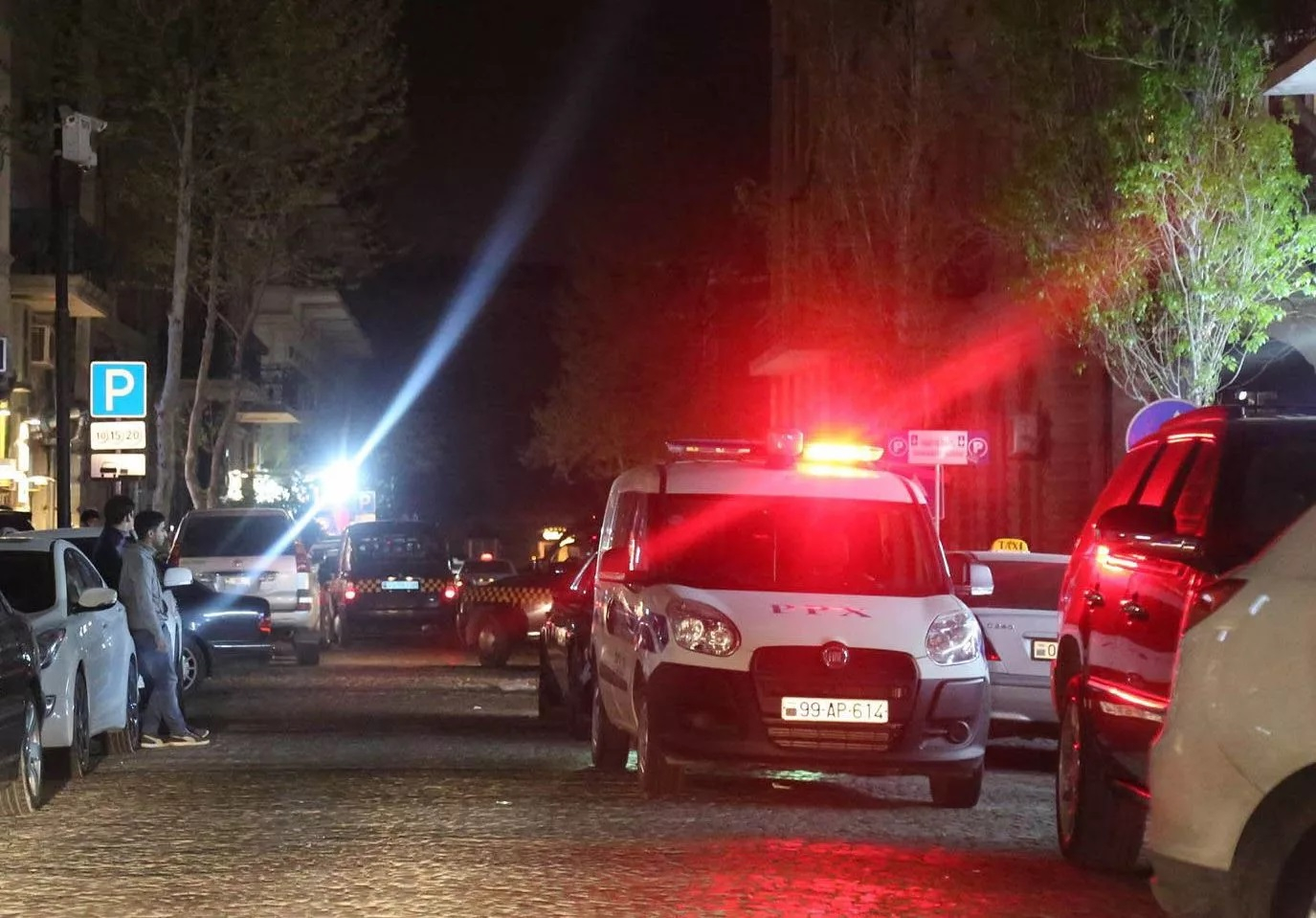 Массовая драка в Баку: ранены два брата - ВИДЕО