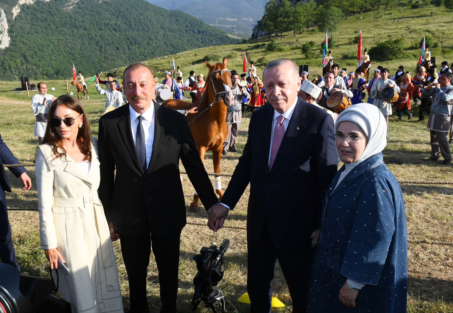 Эрдоган поделился фотографией с Джыдыр дюзю