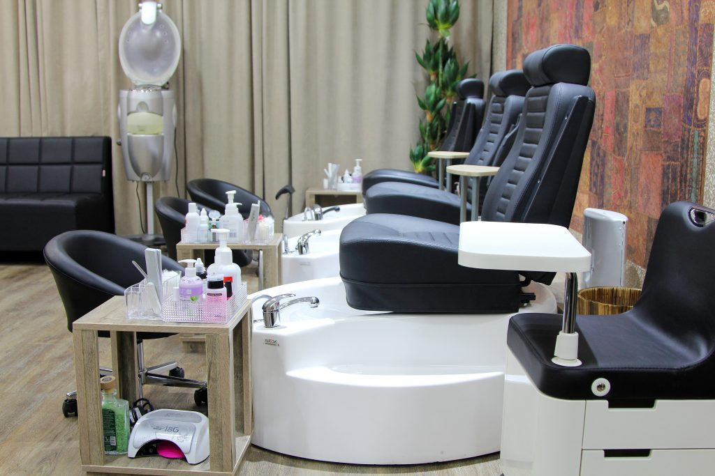 В Азербайджане введут онлайн-очереди в салоны красоты и парикмахерские