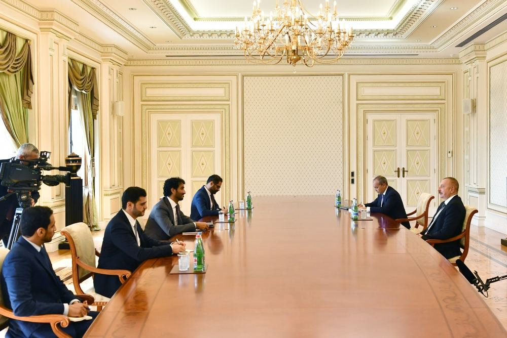 Президент Ильхам Алиев принял министра экономики ОАЭ