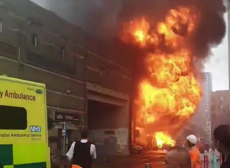 Мощный взрыв прогремел в центре Лондона - ВИДЕО