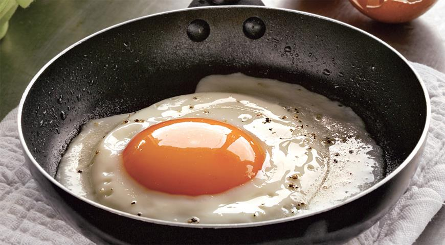 Необычный способ приготовления яиц оказался опасным для здоровья - ВИДЕО