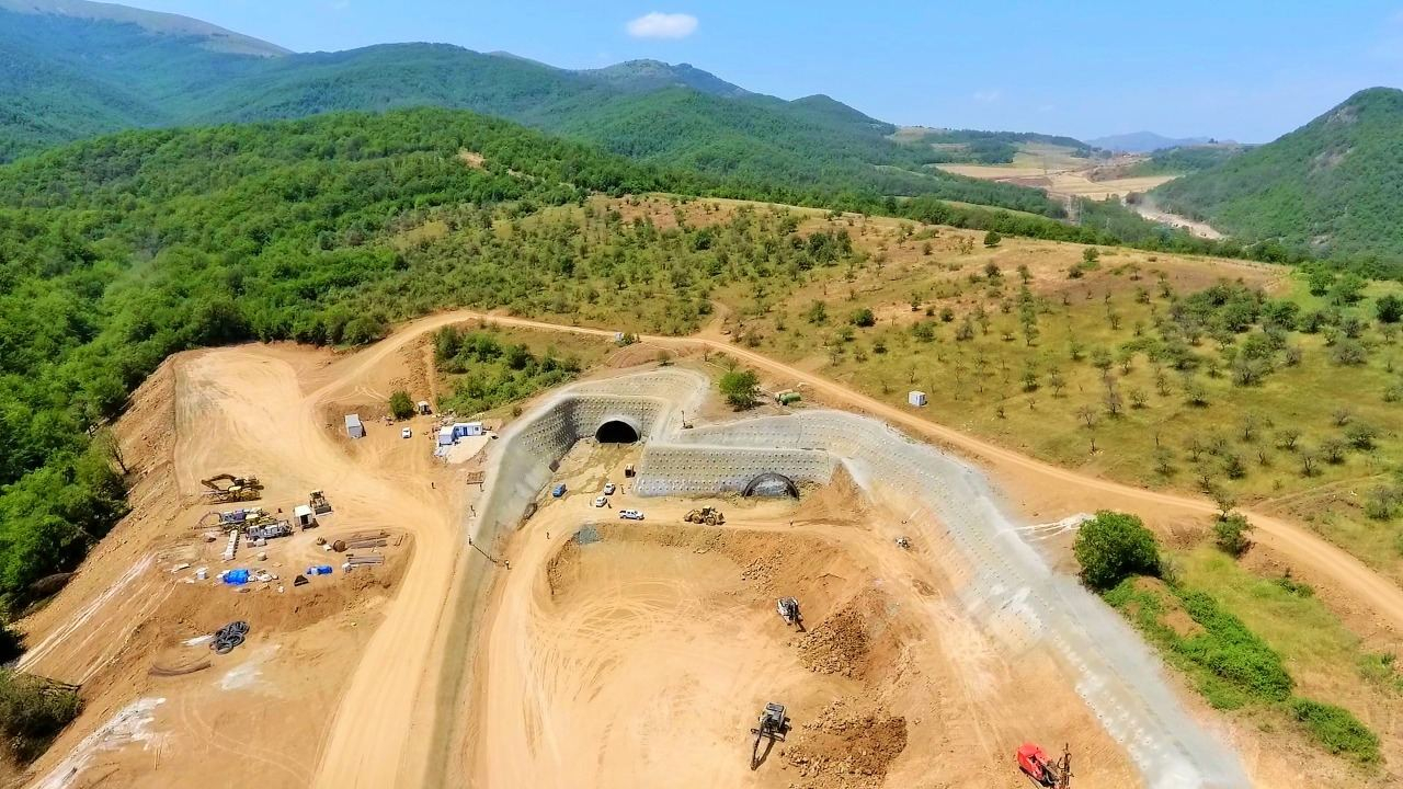 На автодороге Ахмедбейли-Физули-Шуша началось строительство тоннелей - ФОТО