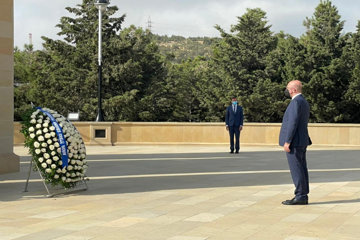 Президент Совета ЕС Шарль Мишель посетил Аллею шехидов - ФОТО