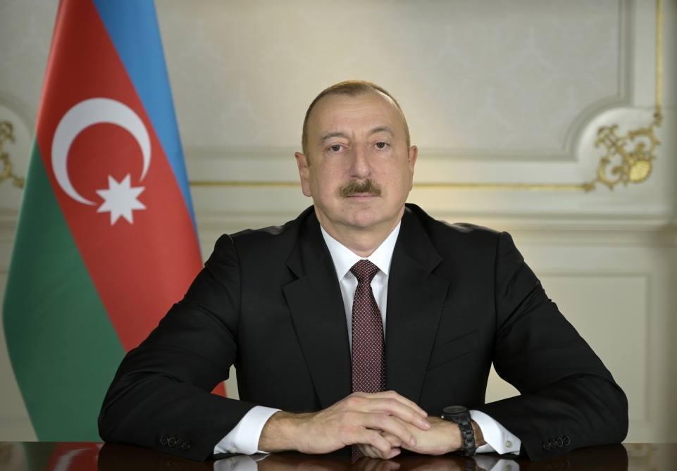 Ильхам Алиев подарил квартиру народному артисту - ФОТО