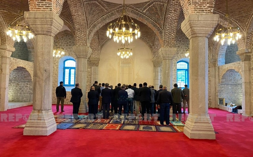 Парламентские делегации Турции и Пакистана совершили намаз в мечети Юхары Говхар-ага в Шуше - ФОТО