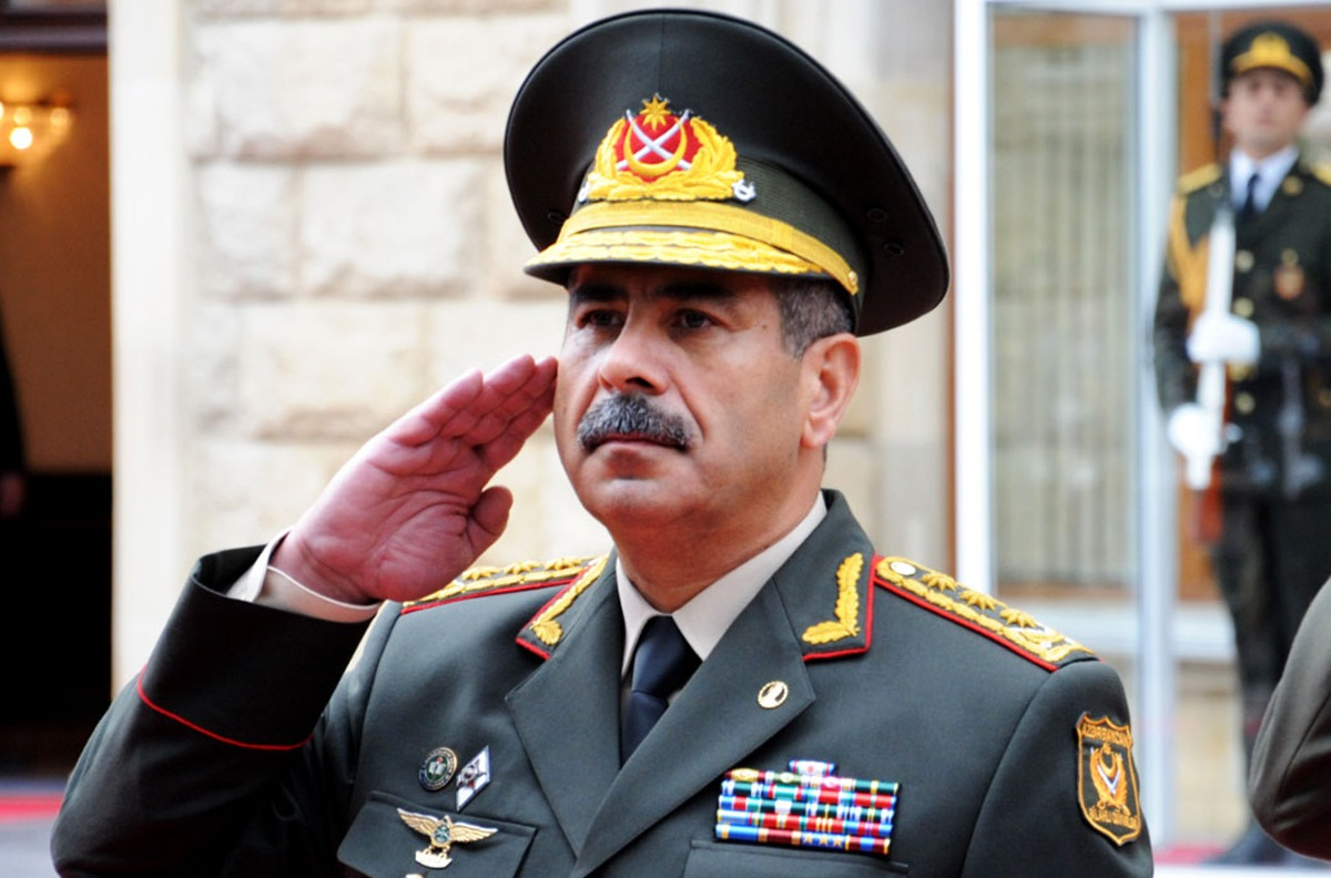 Министр обороны приказал быть готовым к провокациям армянских ВС и немедленно пресекать их