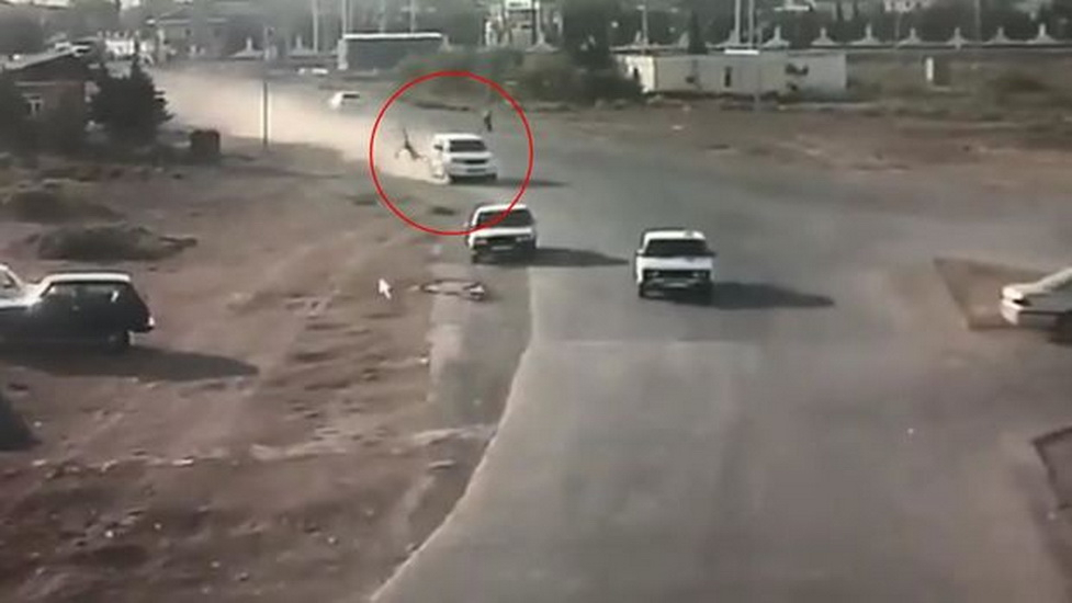 Страшное ДТП в Баку: Toyota Prado сбила насмерть пешехода - ВИДЕО