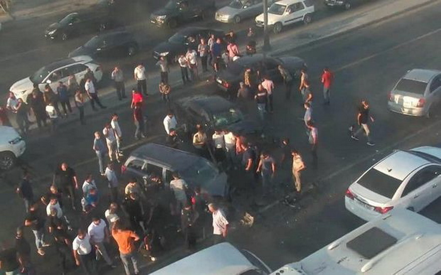 Тяжелая авария в Баку стала причиной затора - ФОТО