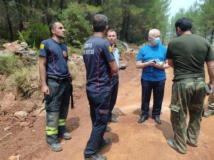 МЧС Азербайджана обнародовало новые кадры борьбы с лесными пожарами в Турции - ФОТО/ВИДЕО
