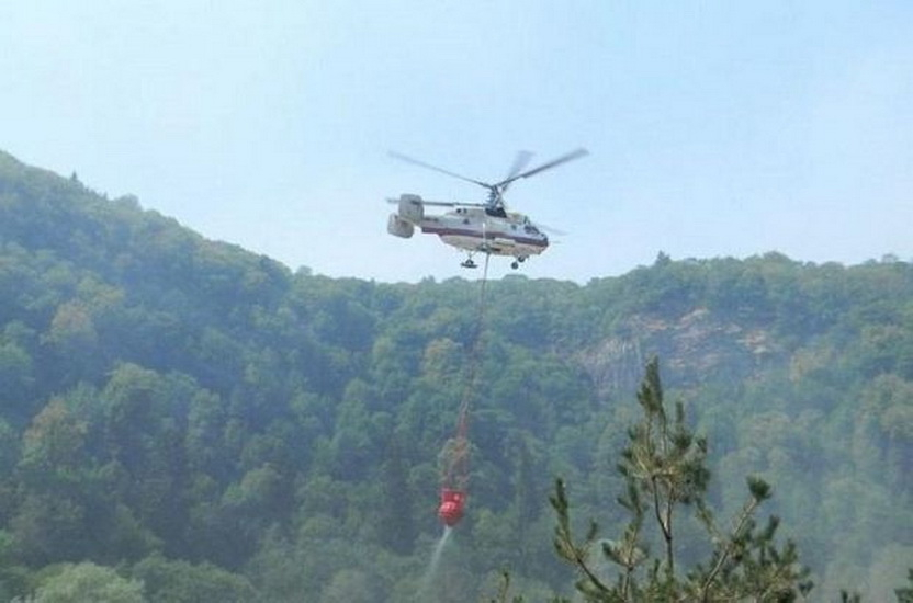 К тушению лесного пожара в горной местности в Габале привлечены 2 вертолета – ВИДЕО