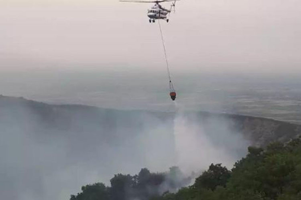 В Огузе к тушению пожара в горной местности привлечен вертолет