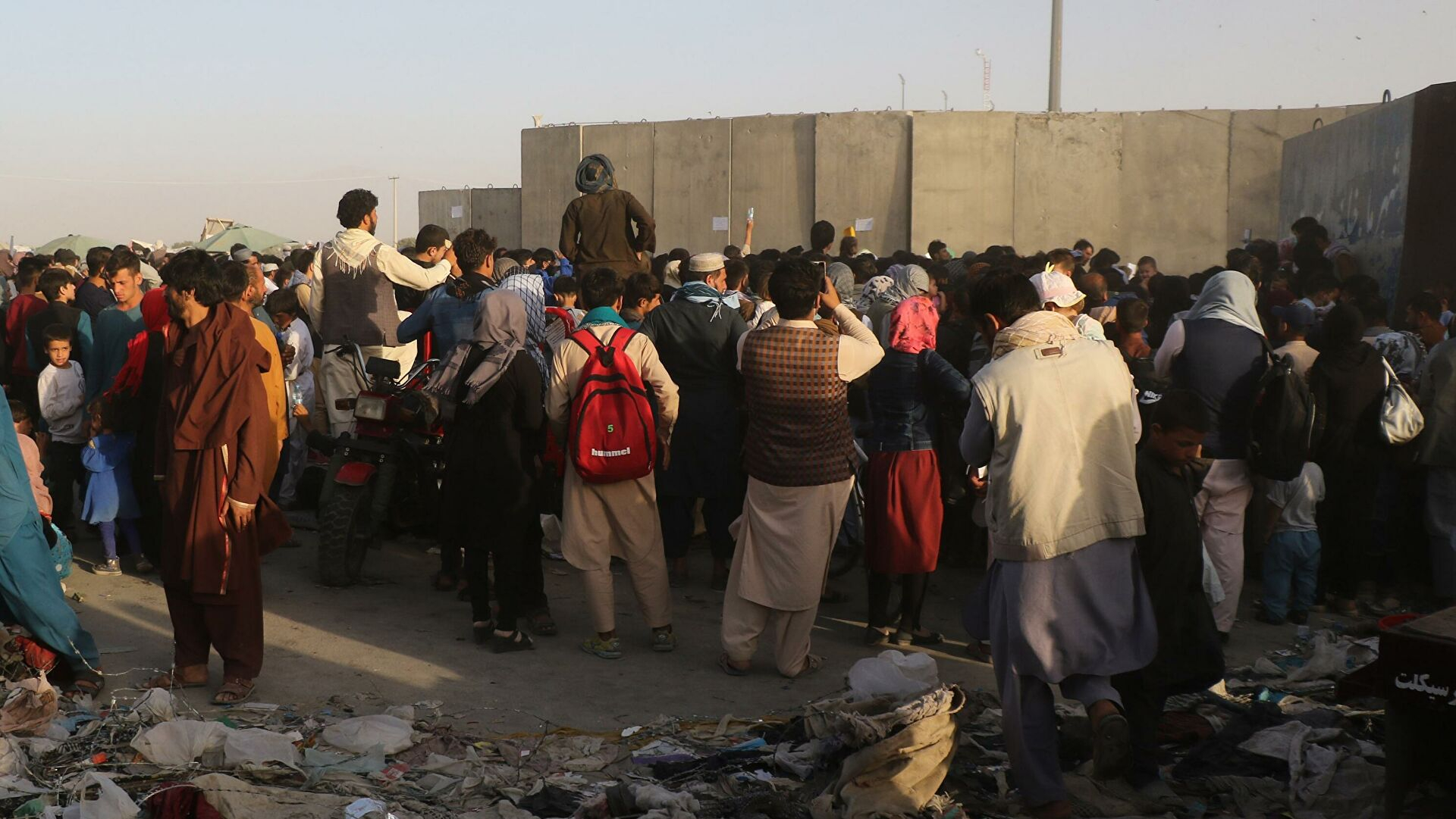 Взрыв возле аэропорта в Кабуле: Погибли и ранены большое количество человек - ВИДЕО