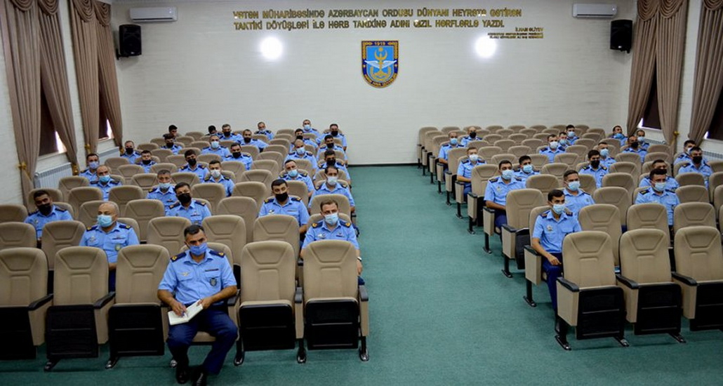 В азербайджанской армии проводятся семинары для военнослужащих