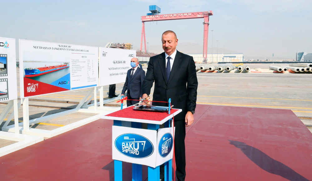 Ильхам Алиев на церемонии сдачи в эксплуатацию нефтеналивного танкера "Кяльбаджар" - ВИДЕО