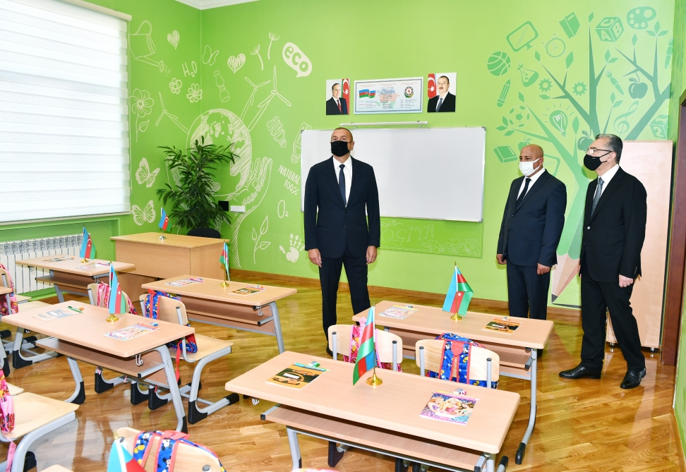 Президент ознакомился с условиями, созданными после ремонта в бакинской школе - ФОТО