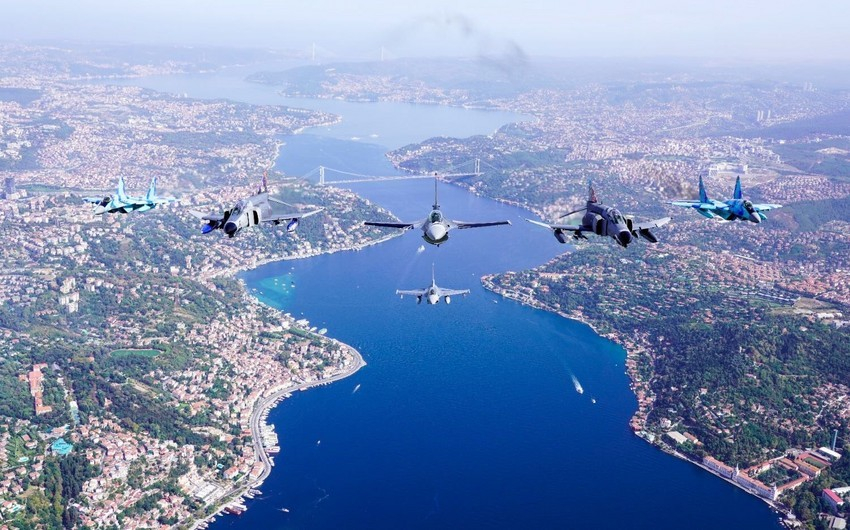 Минобороны Турции опубликовало кадры полета азербайджанских и турецких истребителей - ВИДЕО