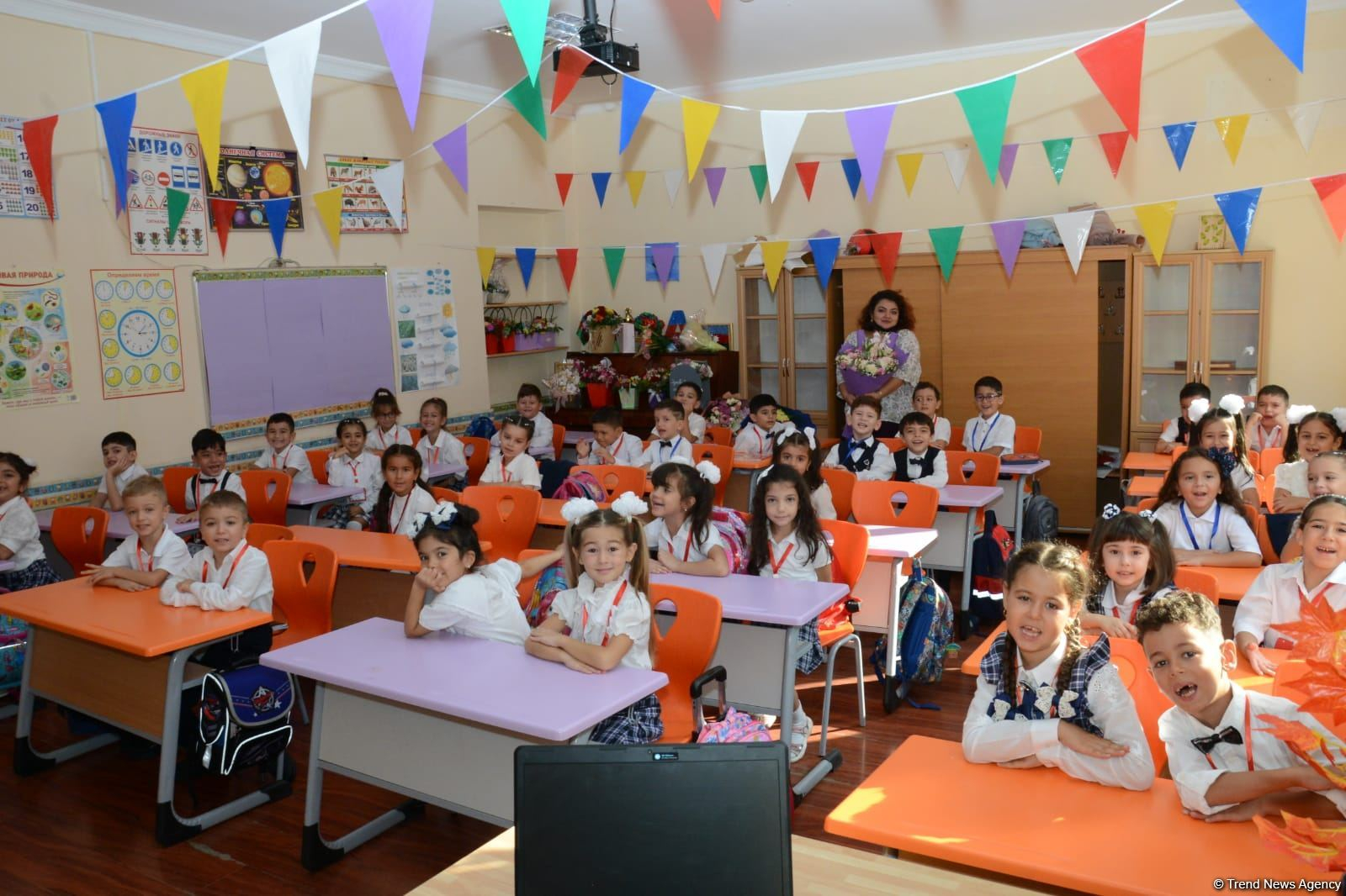 Кто из азербайджанских звезд проводил детей в первый класс - ФОТО