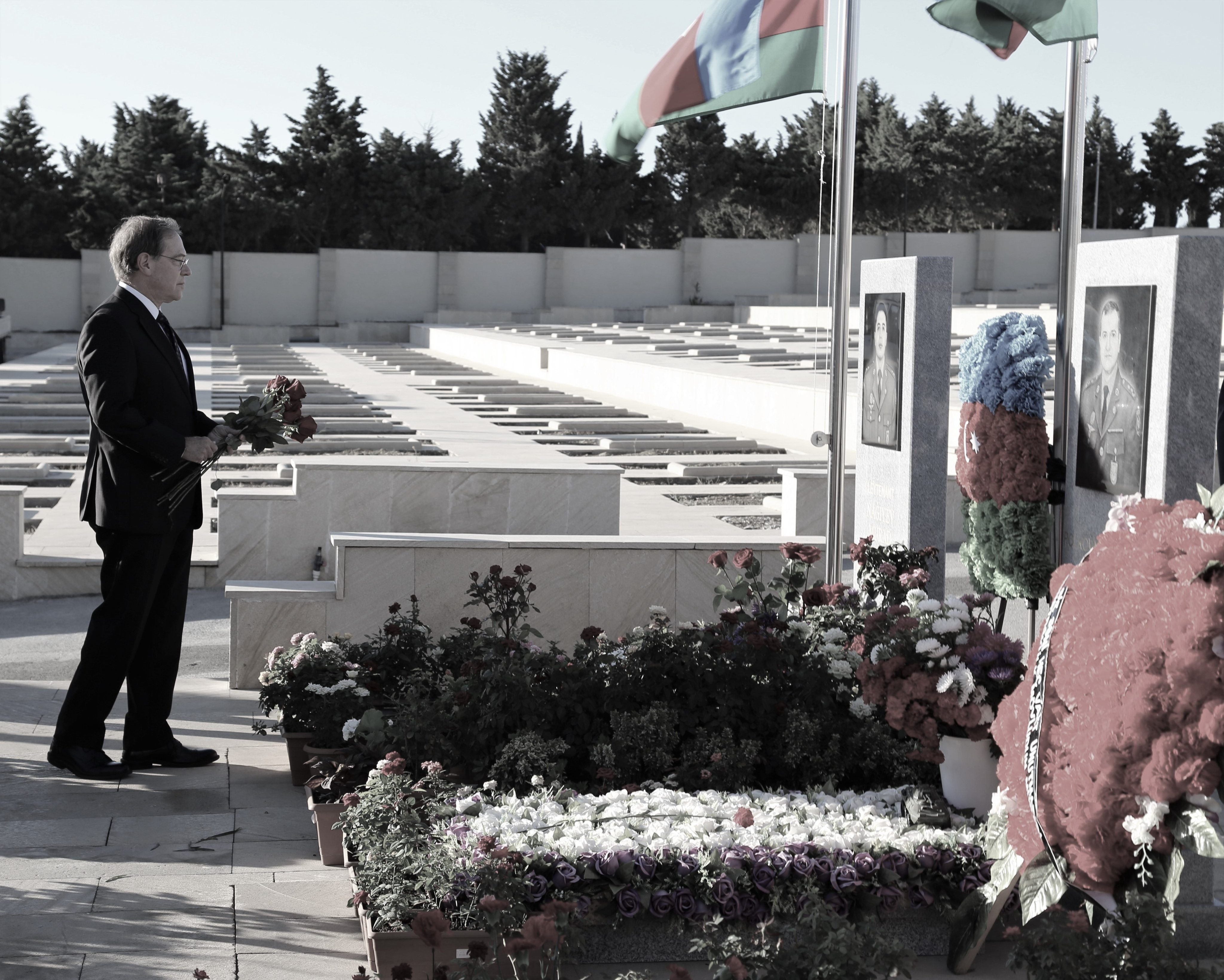Посол США в Азербайджане почтил память шехидов - ФОТО