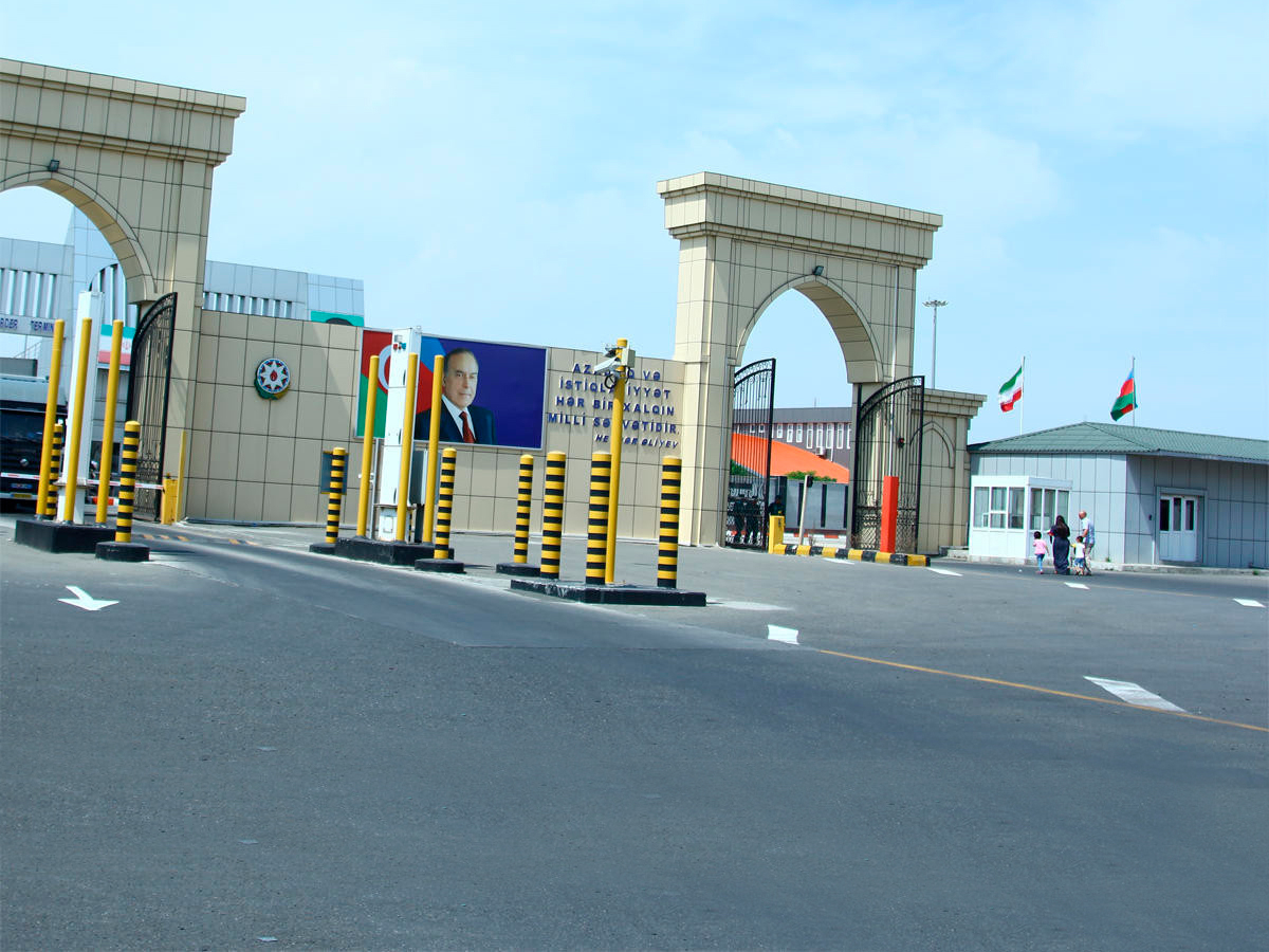 Иран открывает сухопутную границу с Азербайджаном