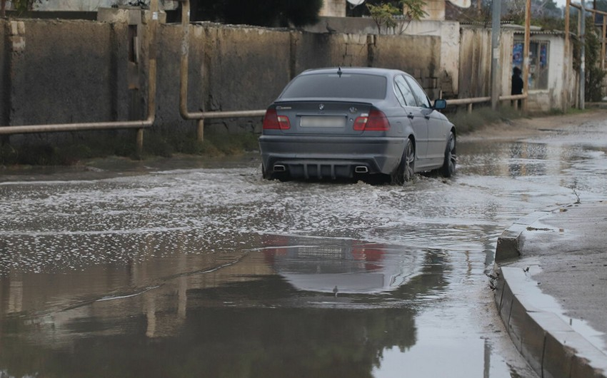 ИВ города Баку: Последствия дождя устраняются