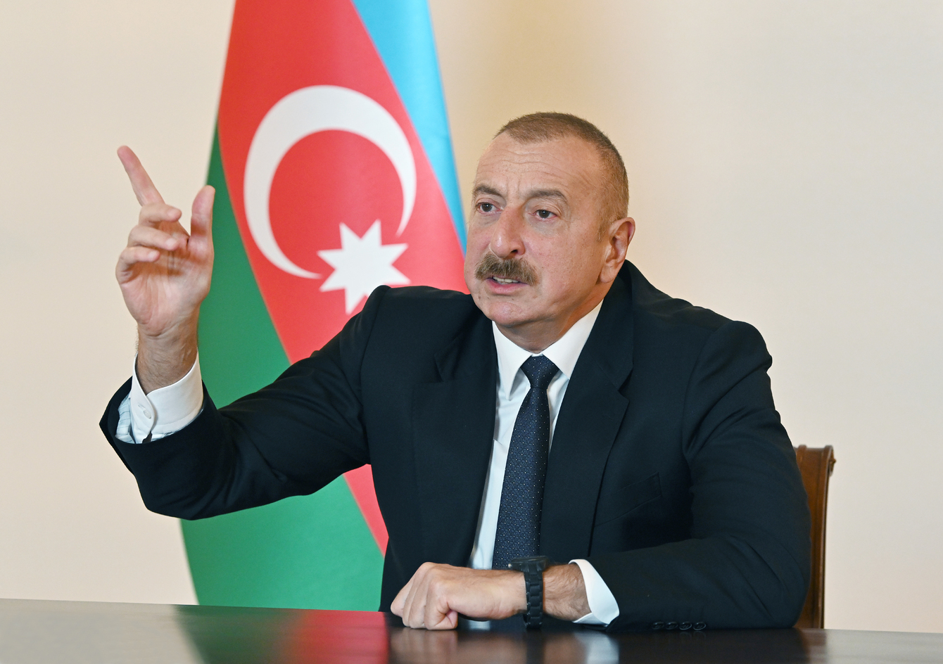 Ильхам Алиев назвал условие для встречи с Николом Пашиняном
