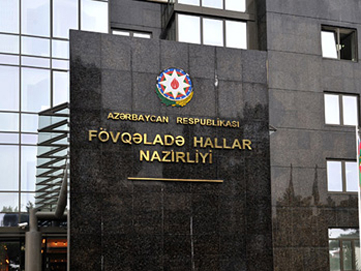 МЧС распространило информацию в связи с подтоплениями в Баку - ВИДЕО