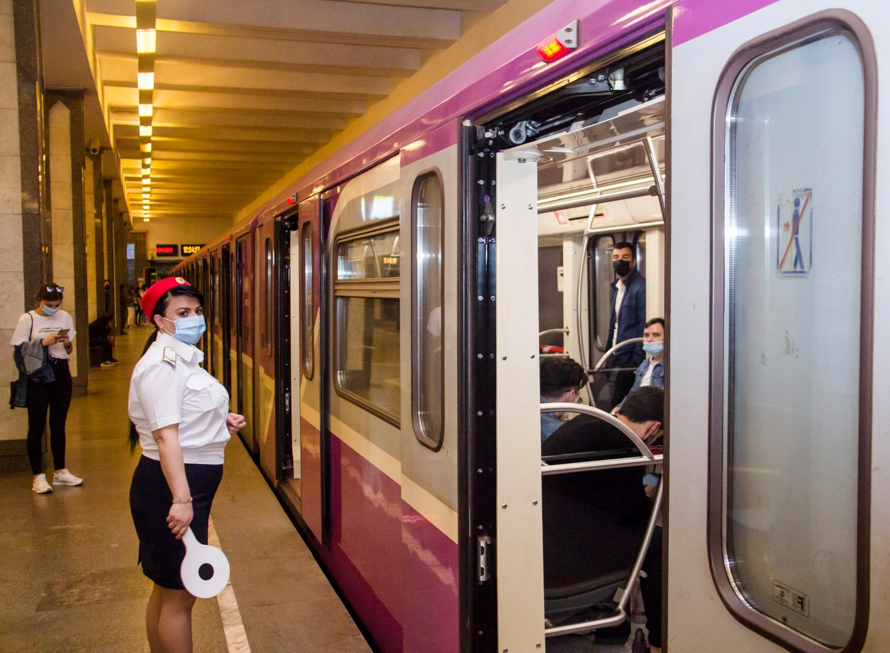 В бакинском метро изменен интервал движения поездов