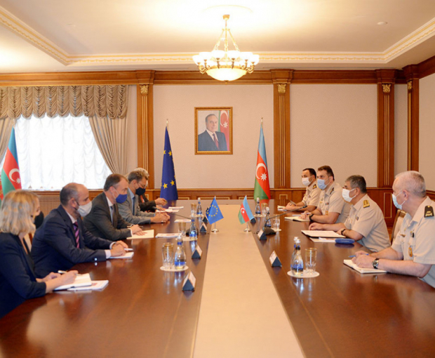 Министр обороны: Азербайджанская Армия полностью соблюдает требования трехстороннего заявления