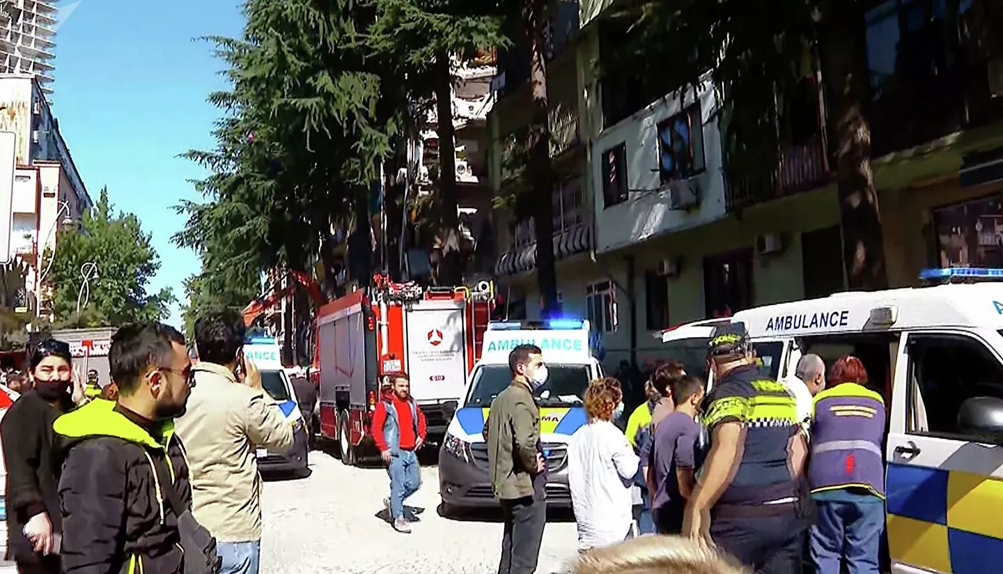 В Грузии задержали трех человек по делу об обрушении дома в Батуми