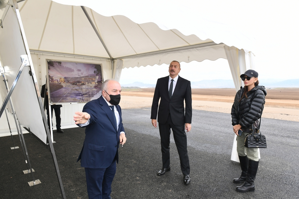 Президент ознакомился со строительством Зангиланского международного аэропорта - ФОТО