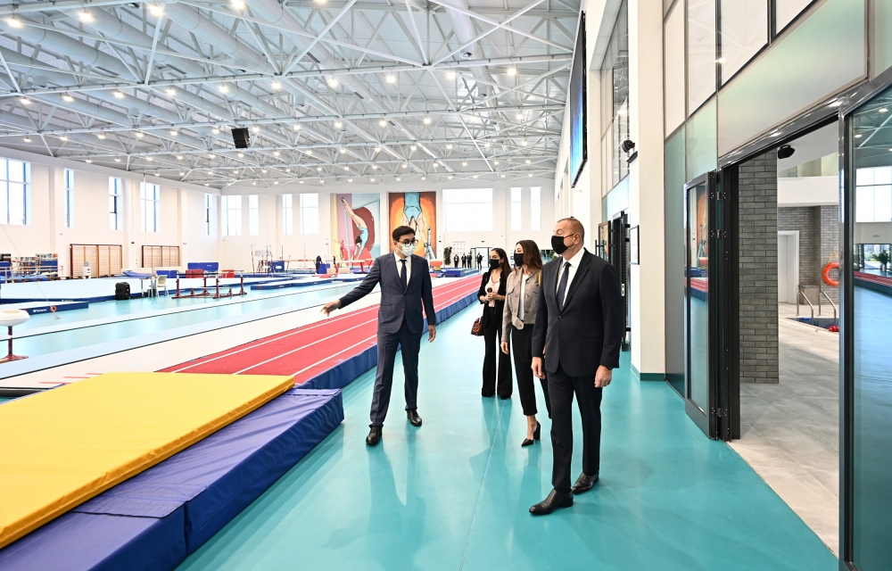 Ильхам Алиев и Мехрибан Алиев ознакомились с условиями, созданными в новом здании гимнастической арены - ФОТО