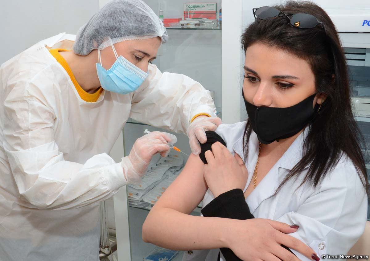Азербайджанский врач о третьей дозе вакцины от коронавируса