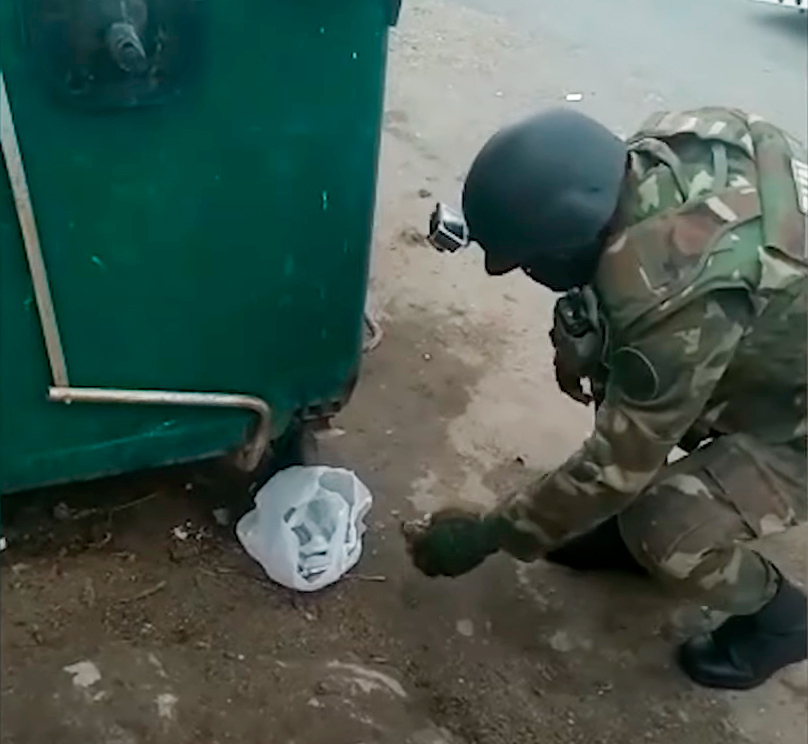 В Баку на улице нашли боевую гранату - ВИДЕО
